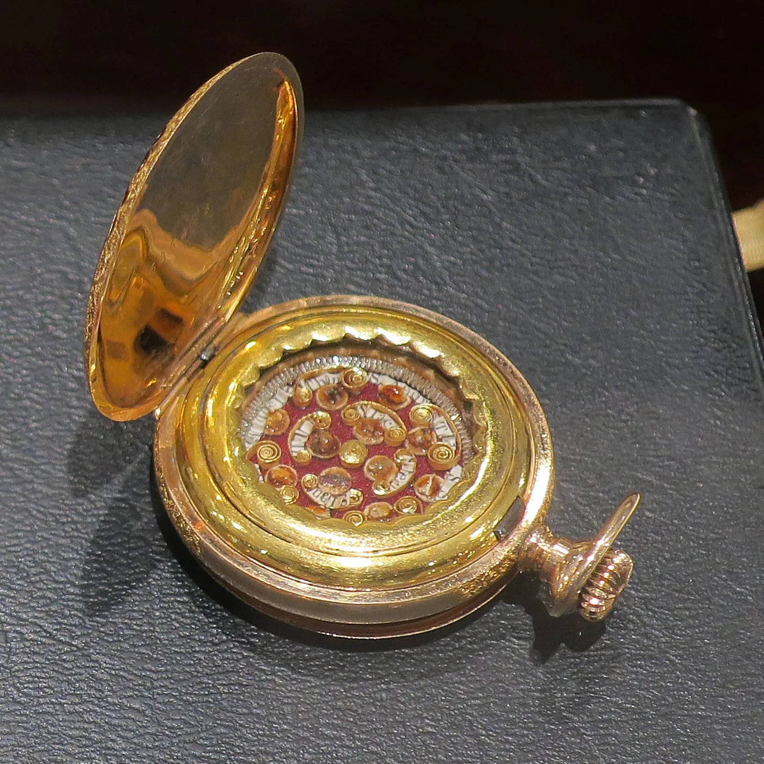 Museum_of_Catholic_Art_and_History_Columbus_Ohio_-_Reliquary_containing_bones_from_all_twelve_Apostles.jpg