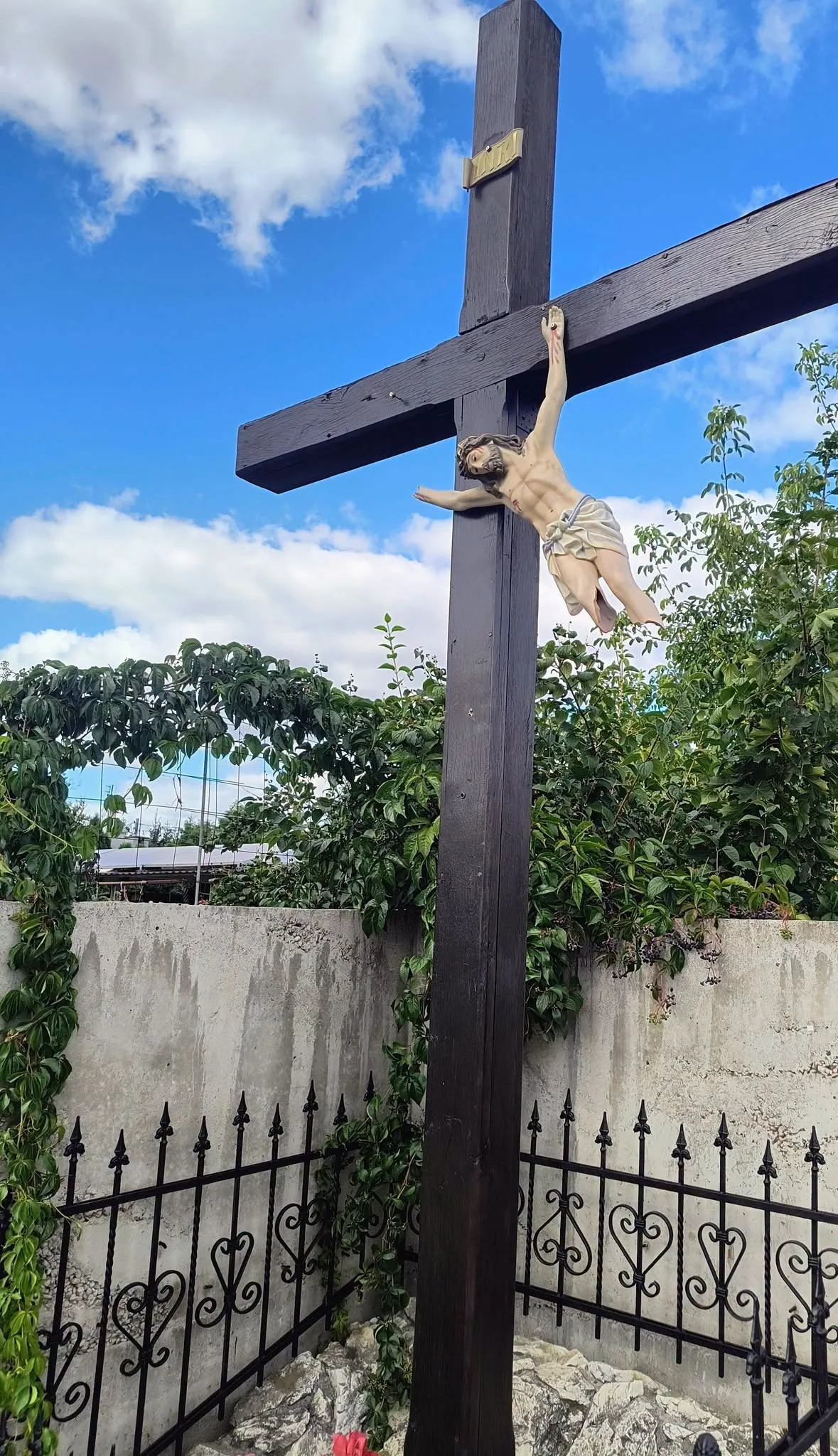 Uszkodzona została przede wszystkim figura Chrystusa.