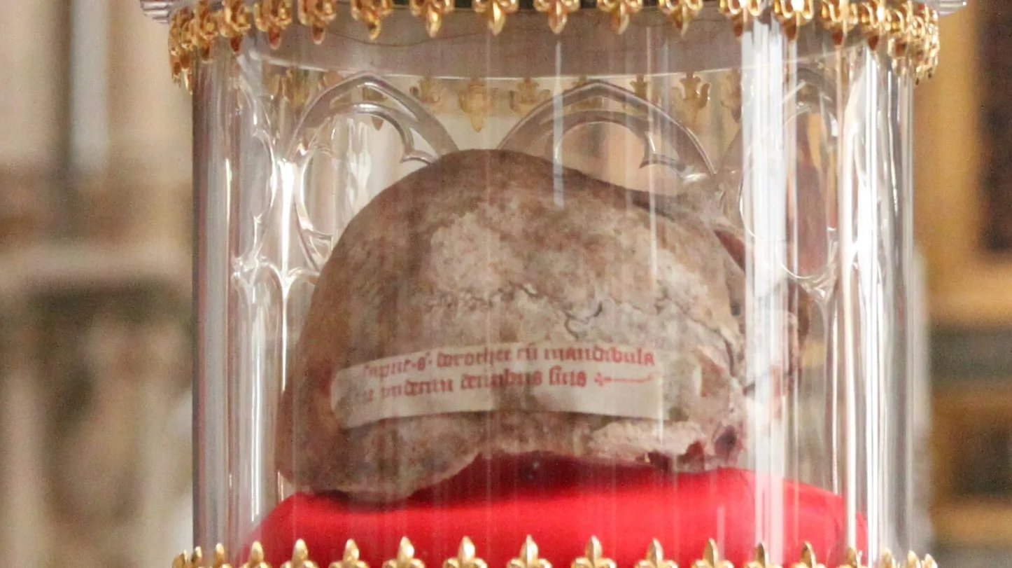 Fragment czaszki św. Doroty w relikwiarzu jest przechowywany w katedrze wrocławskiej.
