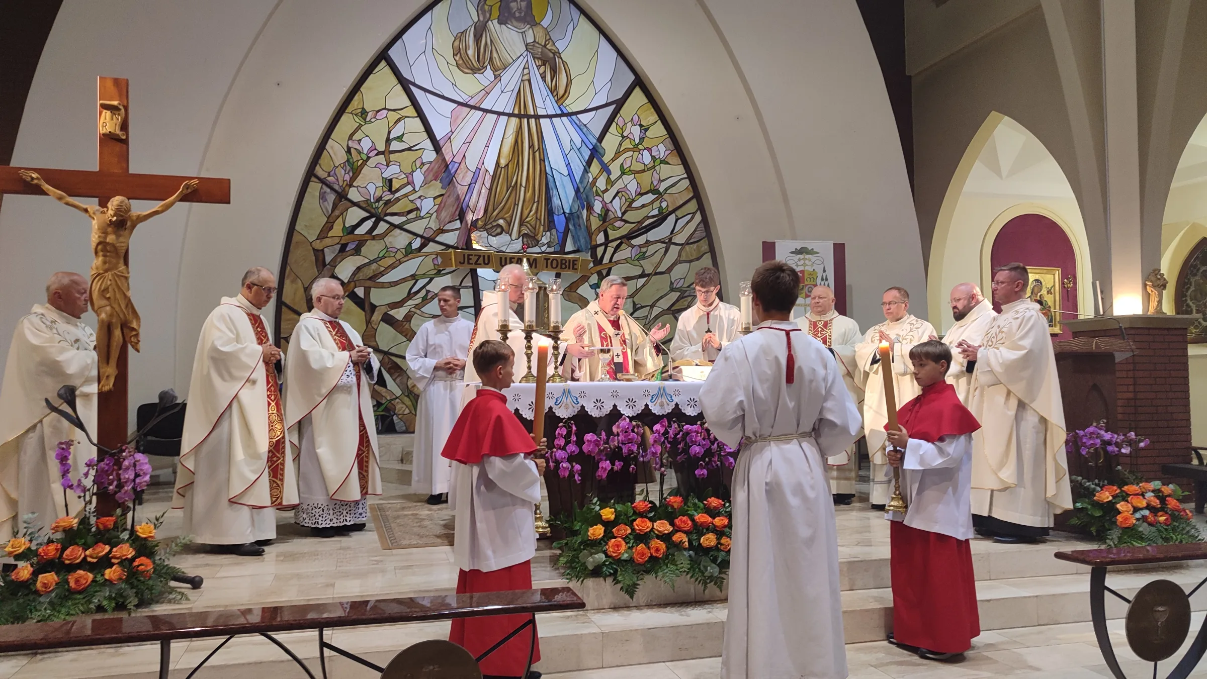 Parafia pw. św. Faustyny na Sępolnie świętowała 10. rocznicę konsekrakcji kościoła.