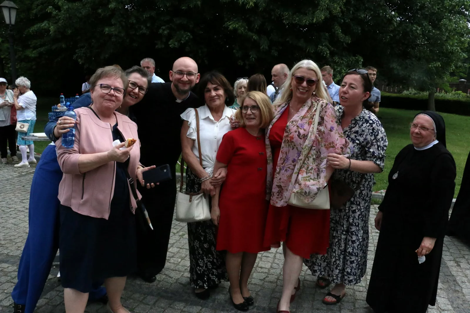 Do „Zaczynu” zapisały się grupy parafialne składające się z proboszcza, duszpasterzy, osób konsekrowanych oraz świeckich.