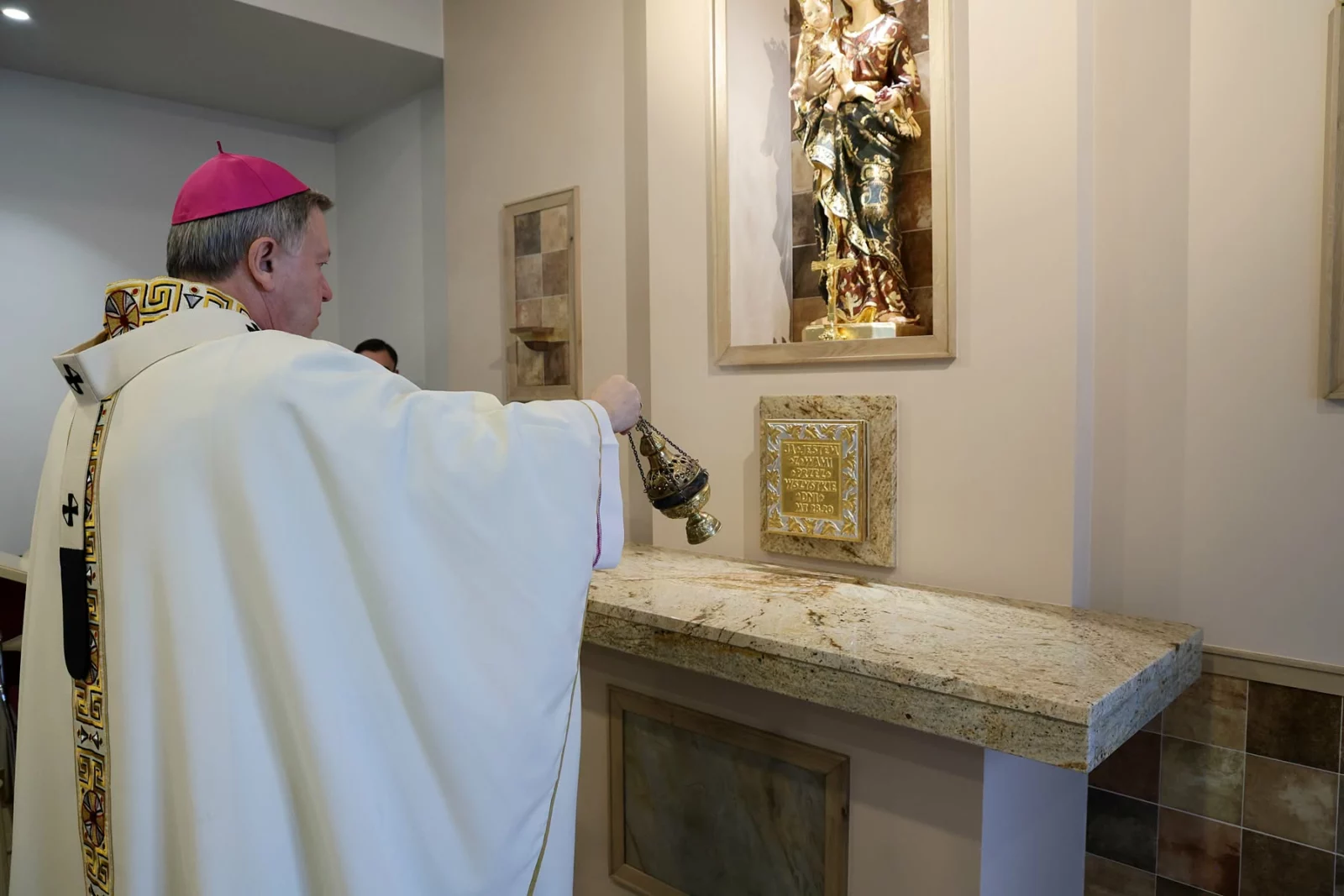 Abp Józef Kupny poświęcił kaplicę i ołtarz w nowej placówce szkolnej założonej przez Archidiecezję Wrocławską.