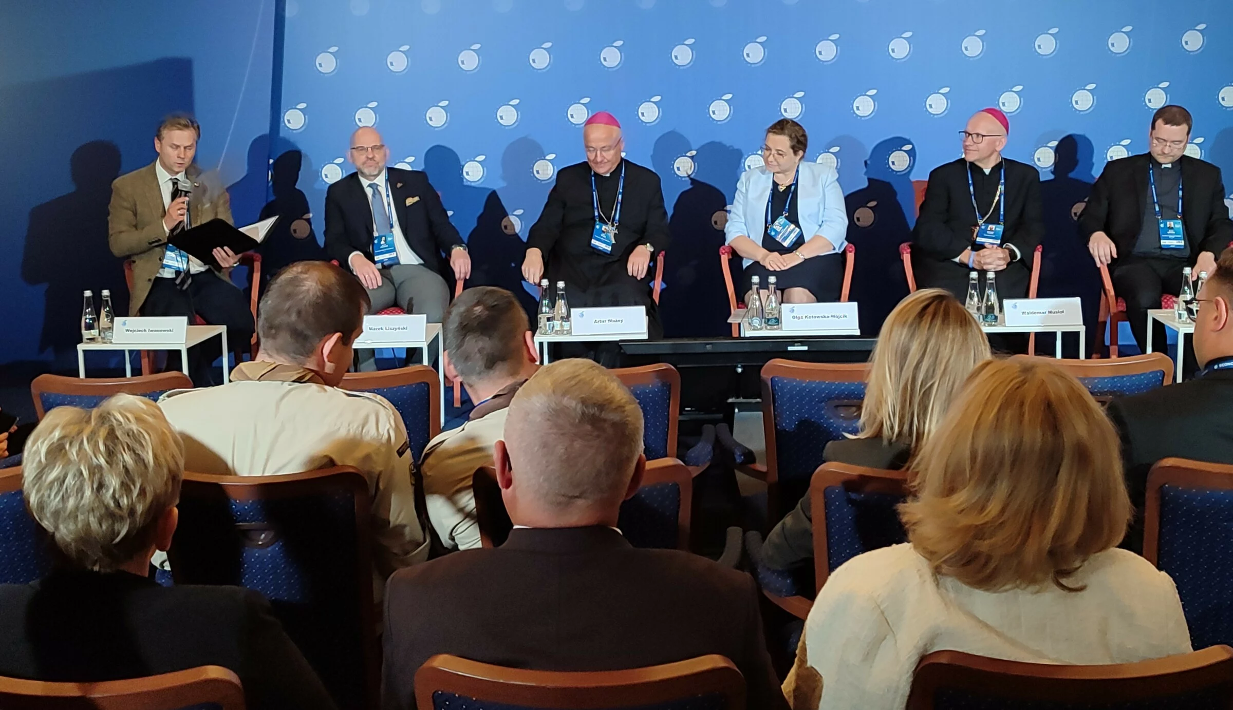 Co może sprawić, że rada przestanie być dekoracją, a stanie się rzeczywistym sercem wspólnoty parafialnej? Paneliści wskazywali, że nie ma jednej uniwersalnego wzoru. Wskazywali jednak na fundamenty: relacje, zaufanie, otwartość i formację.